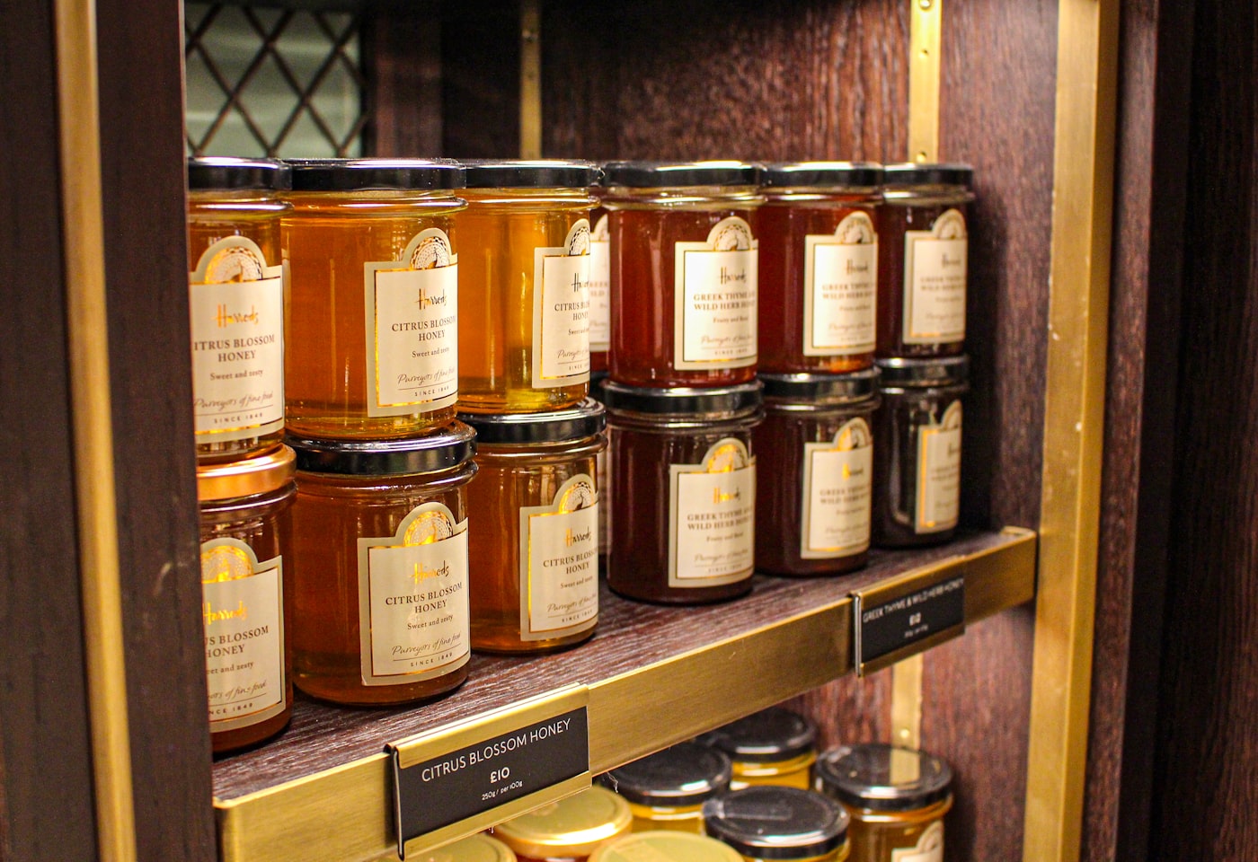 Les étagères du Comptoir d'Armor