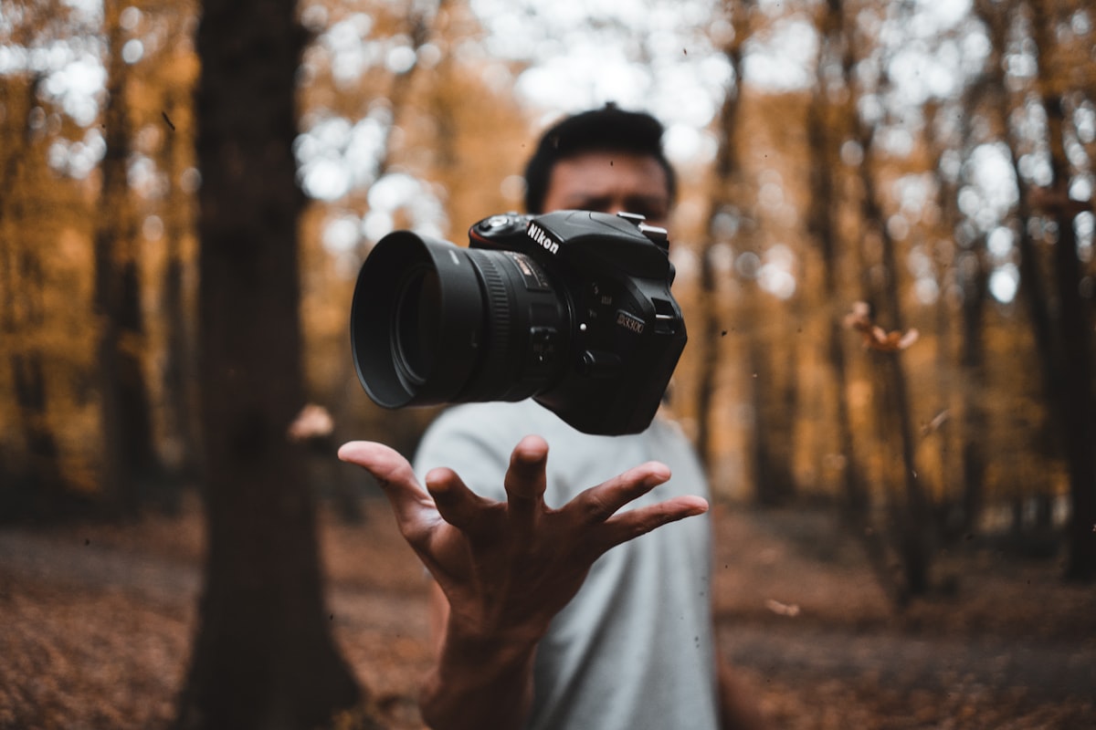 Le photographe du Studio Lumière en pleine séance